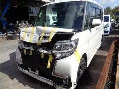 部品取車 タントカスタム