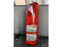 外装・エアロ ハイエース　右　テールランプ