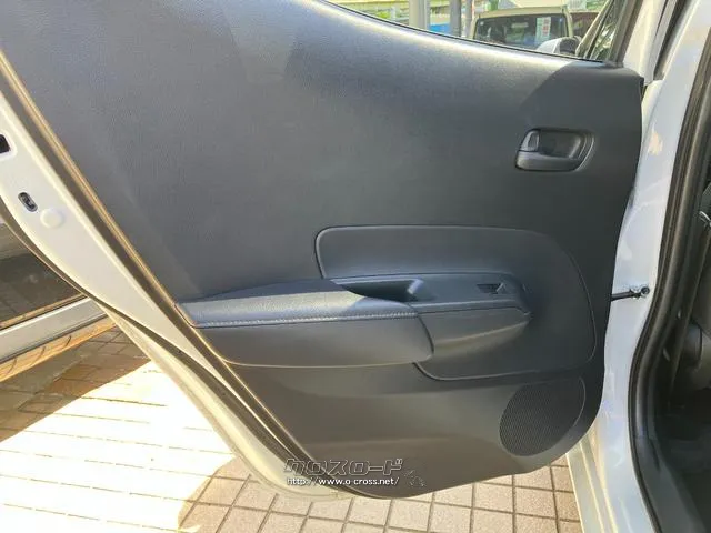 後部座席左ドア トヨタ アクア