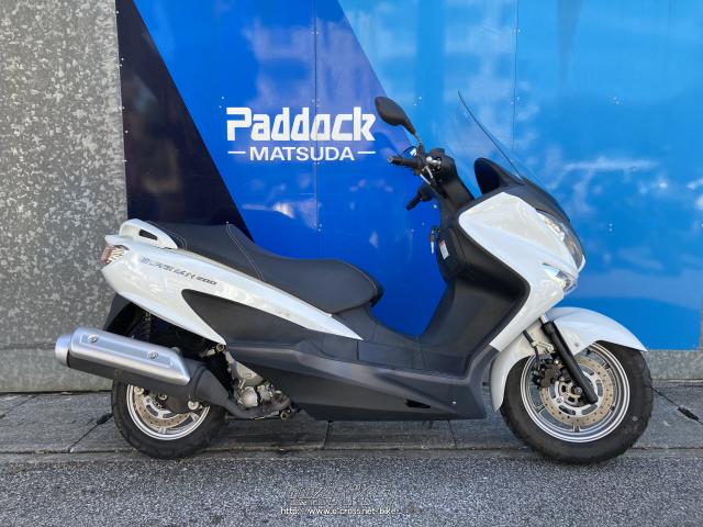 スズキ バーグマン200・2004(H16)初度登録(届出)年・白・200cc・SBS