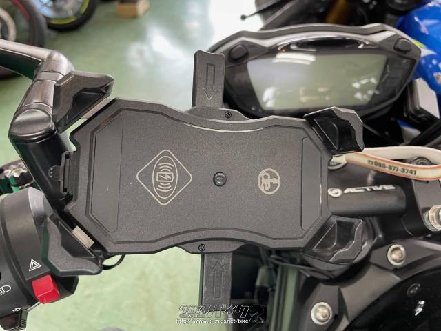 デフサプライズ、チャージ付スマートフォンホルダー。がっちりホールドしてくれます! スズキ SV650