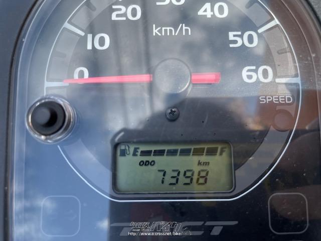 スピードメーターはアナログ表示で一目で見やすく、距離はデジタル表示になっています。 ホンダ タクト