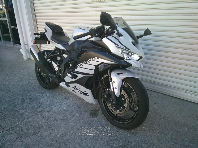 カワサキ ニンジャ ZX-4RSE・2024(R6)初度登録(届出)年・ホワイト