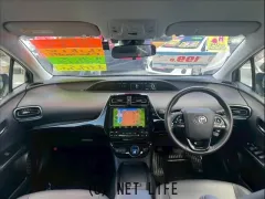 トヨタ プリウス