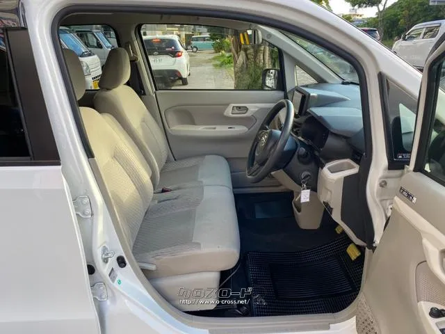 車内広々!ベンチシート完備!スムーズに助手席側に移動することも出来ます☆ ダイハツ ムーヴ