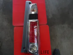 外装・エアロ 右テールランプ