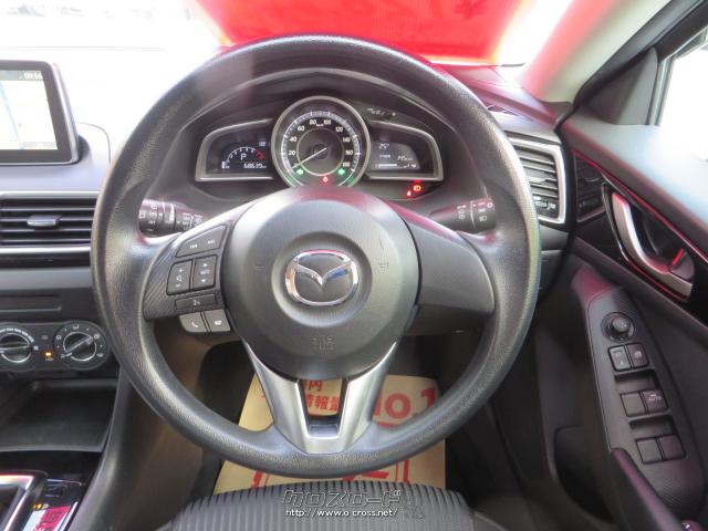 オーディオスイッチ付きステアリングまわり。 マツダ アクセラスポーツ