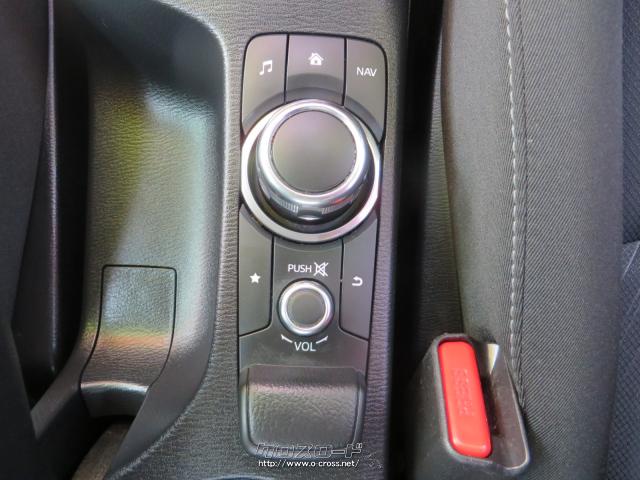 サイドブレーキは手で引くタイプです、その横には、ナビ、モニターをコントロールするコマンダーコントローラー付き マツダ デミオ