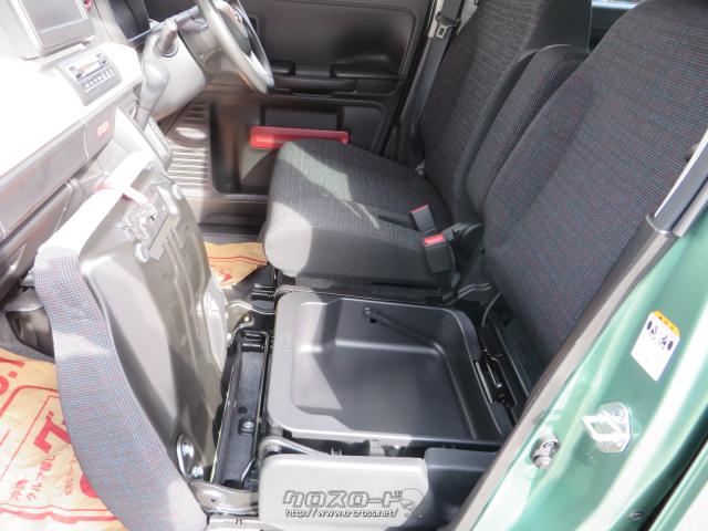 助手席座面下には収納BOX付き! スズキ スペーシア