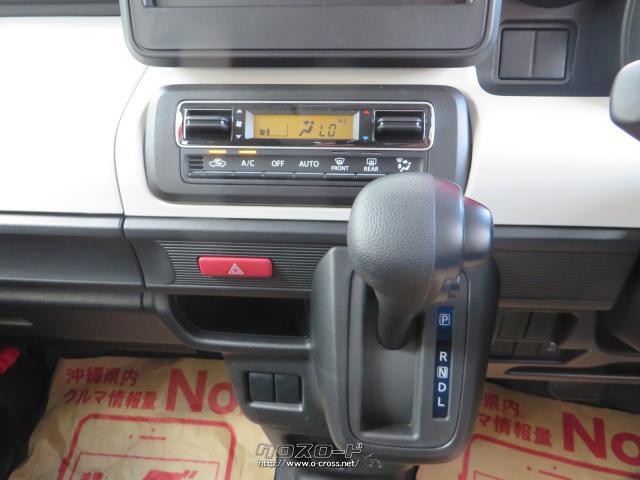 オーディオ・ナビパネル下には、操作性・見た目もGOOD!なオートエアコン、ハンドルの位置に近く便利なインパネATシフトです。 スズキ スペーシア