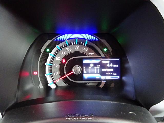 メーター内にはハイブリッドの状況をディスプレーするモニター付きで低燃費運転をアシストするエコンジゲーターイルミネーション付き! スズキ ハスラー