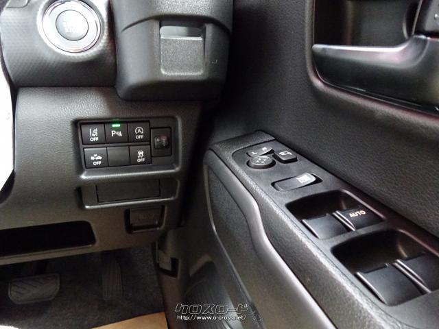 運転席右側より、エンジン・プッシュスタート、スマートキー×2、レーダーブレーキサポート搭載、リア・パーキングアシスト機能、横滑り防止など装備多数。 スズキ ハスラー