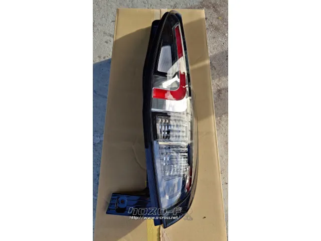外装・エアロ 右テールレンズ