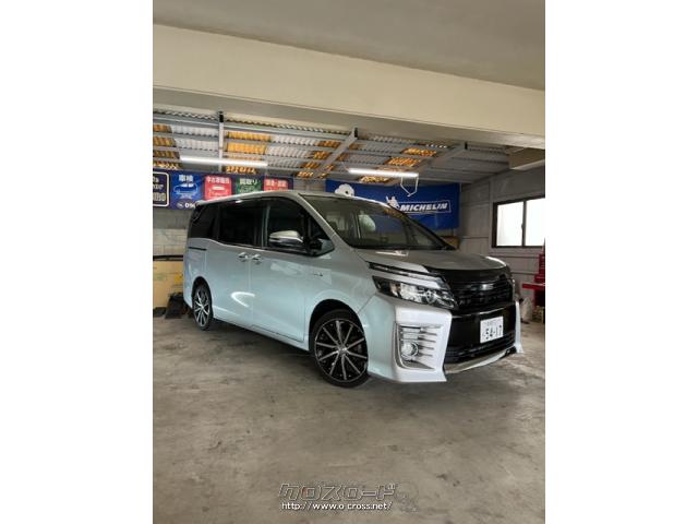 屋根付き展示場にて大切に保管してます!ピカピカにして! トヨタ ヴォクシー