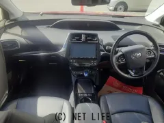 トヨタ プリウス