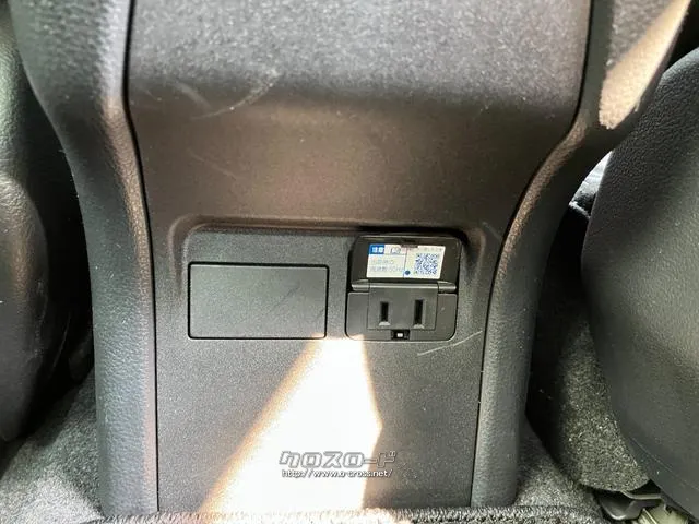 後部座席用100V 電源 トヨタ プリウス
