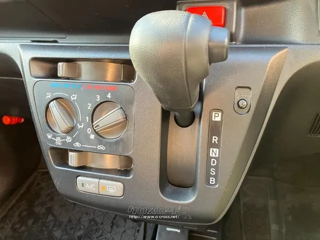 ダイハツ ミライース