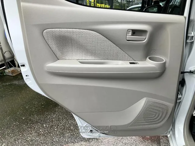 後部座席左ドア 日産 デイズ