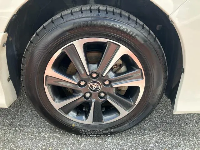 右前輪 トヨタ ヴォクシー