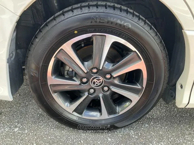 右後輪 トヨタ ヴォクシー