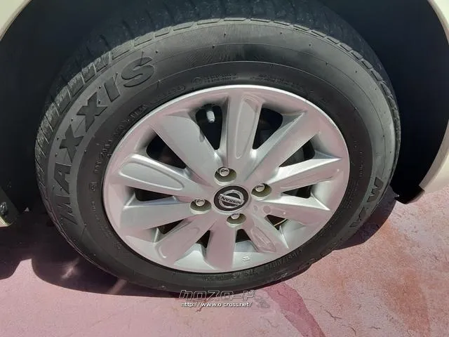 右前輪 日産 マーチ