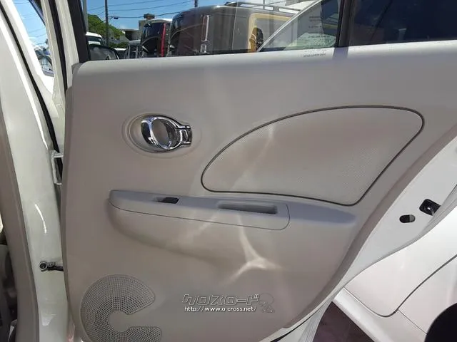 後部座席右ドア 日産 マーチ