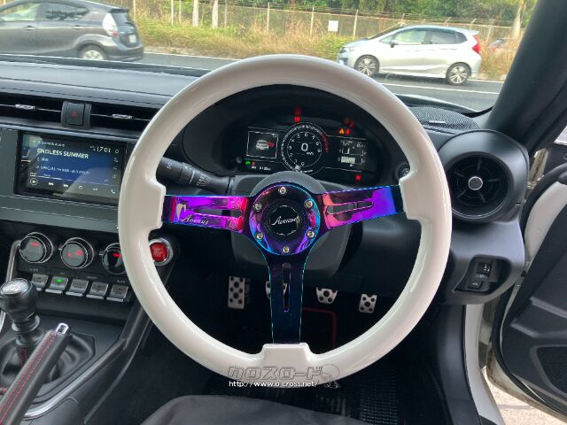 アベニューステアリング 純正ステアリングに変更も可能です。 スバル BRZ