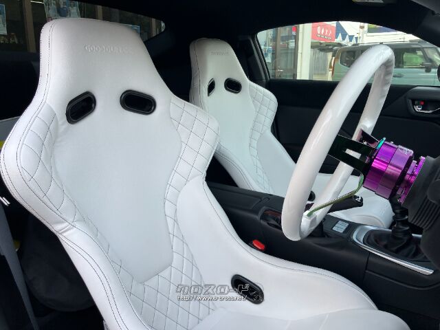 グッドガンレーシングホワイトレザーフルバケットシート スバル BRZ