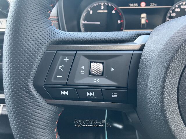 純正ステアリングスイッチ付き!ハンドルにぎりながら、TVチャンネル変更も可能です 三菱 トライトン