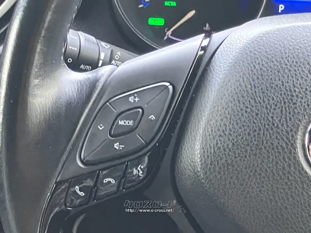 純正ステアリングスイッチ付き!ハンドルにぎりながら、TVチャンネル変更も可能です トヨタ C-HR