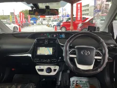 トヨタ プリウス