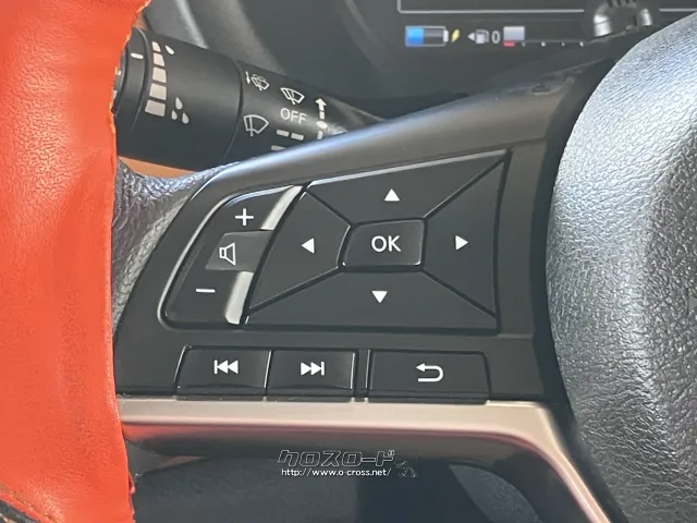 純正ステアリングスイッチ付き!ハンドルにぎりながら、TVチャンネル変更も可能です 日産 キックス