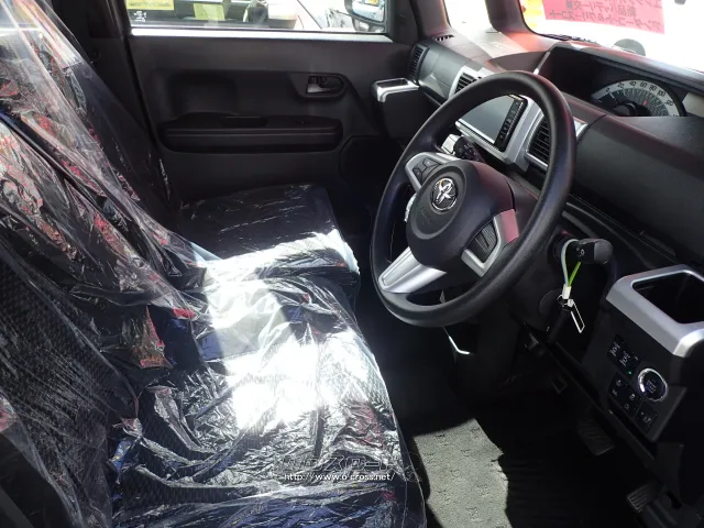 トヨタ ピクシスメガ