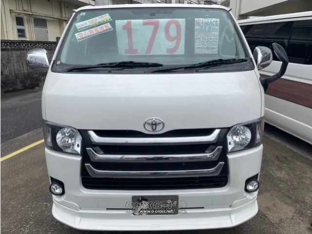 OP風グリルで高級感UP トヨタ ハイエースバン