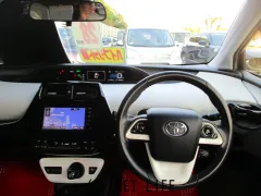 トヨタ プリウス