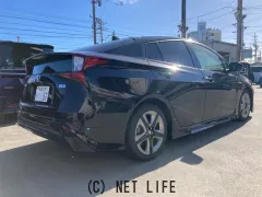 トヨタ プリウス