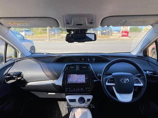 トヨタ プリウス