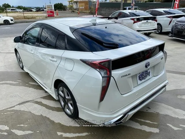 トヨタ プリウス