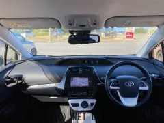 トヨタ プリウス