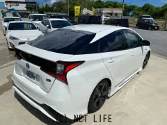 トヨタ プリウス