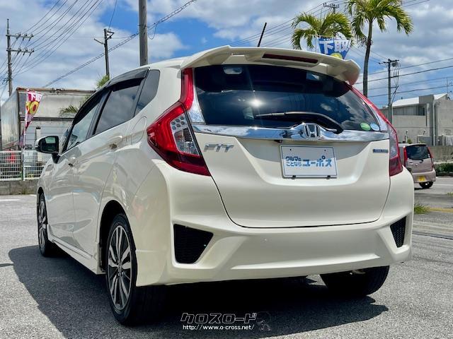 急ブレーキ時に後続車へ注意を促す「エマージェンシーストップシグナル」を全タイプに標準装備。 ホンダ フィットハイブリッド