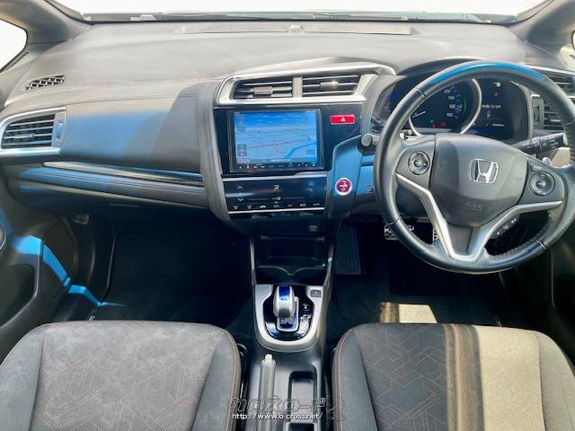 国内最高となる36.4km/Lの低燃費を実現。 ホンダ フィットハイブリッド