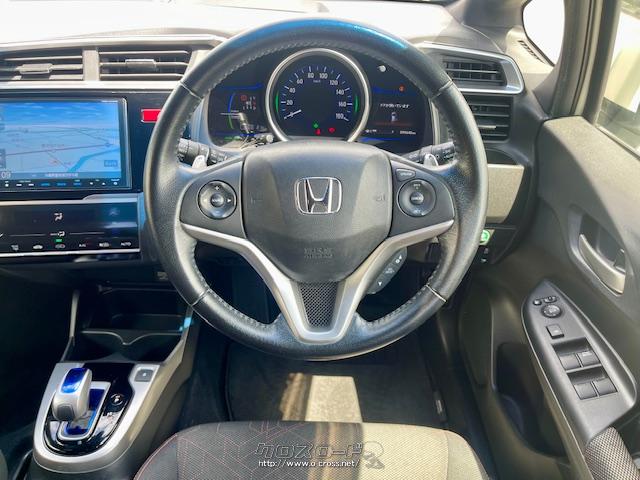 エンジンとモーターを接続・切断することで、モーターのみの「EVドライブ」、エンジンとモーターの「ハイブリッドドライブ」、エンジンのみの「エンジンドライブ」という3つの走行モードを自動的に選択。 ホンダ フィットハイブリッド