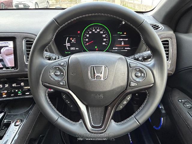 インテリアは、フロントシートの形状を刷新しステッチを変更することで、ホールド性と質感がさらに向上した。 ホンダ ヴェゼル