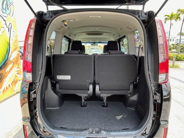 日常的な買い物なら十分な広さのラゲッジスペースです。 トヨタ ノア