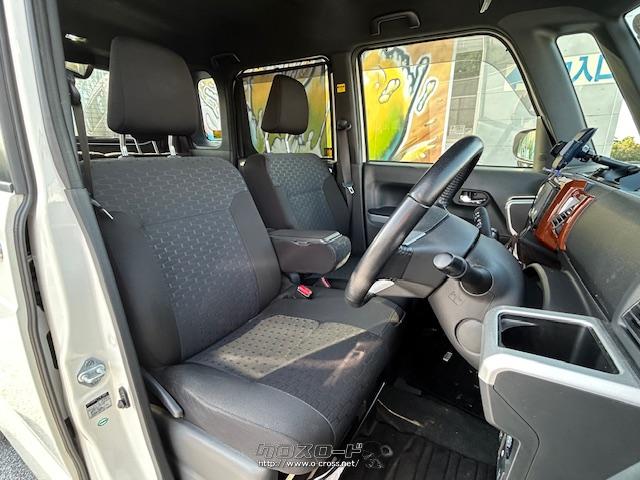 室内高を軽自動車トップレベルの1455mmとし、大人4人がゆったりと乗車できる広々とした室内空間を実現。 トヨタ ピクシスメガ