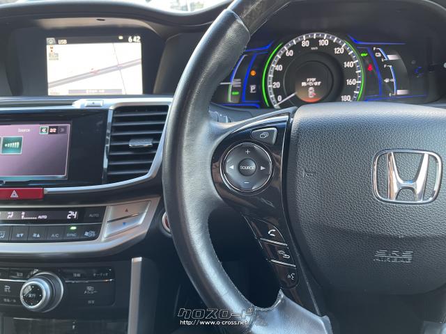 ハンドルを握ったままオーディオ操作もできます。 ホンダ アコードハイブリッド