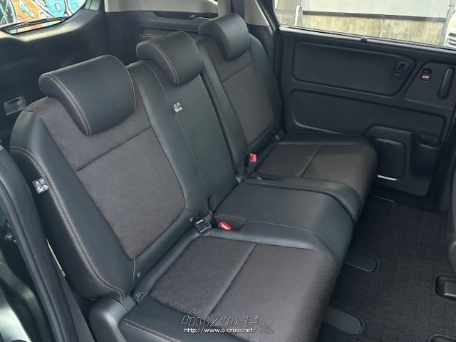 後部座席は足元、頭上とも広く快適です。 ホンダ フリードハイブリッド