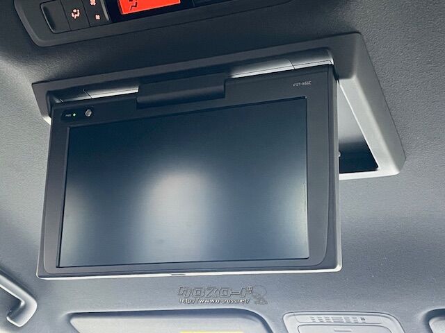 後席からも見やすいフリップダウンモニター付き。 トヨタ ノア