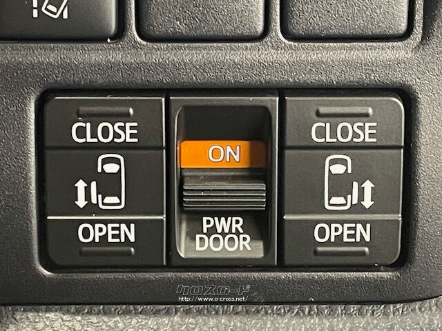 両側パワースライドドア。 トヨタ ノア